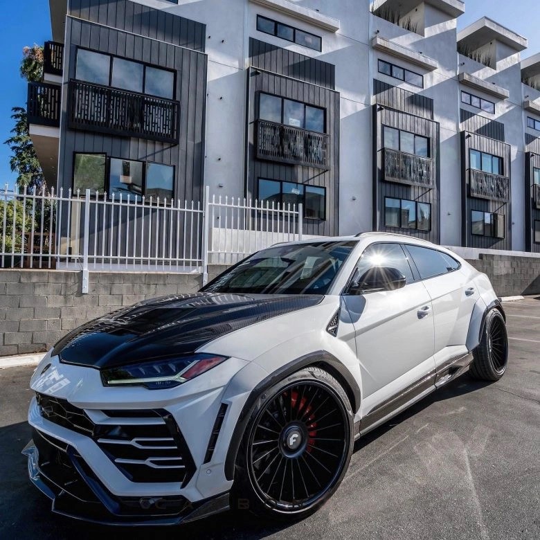 CPE 1016 Carbon Front Upper Lip for Lamborghini Urus