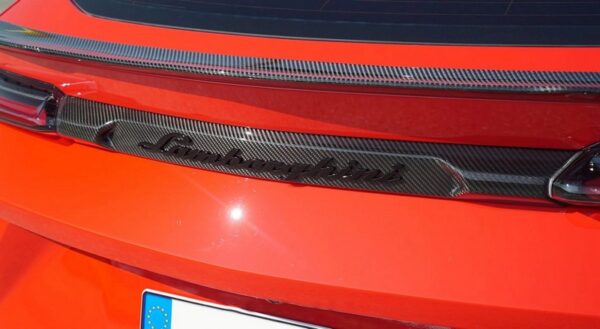CPE Carbon Trunk Middle Part for Lamborghini Urus