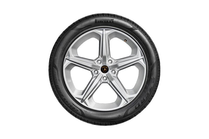 Kahn Alloy Wheels & Tires for Lamborghini Urus (2018-Present)