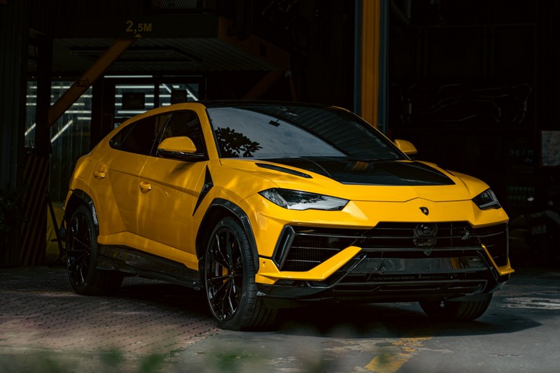 TopCar Carbon Bonnet, Visible Carbon Fiber for Lamborghini Urus S