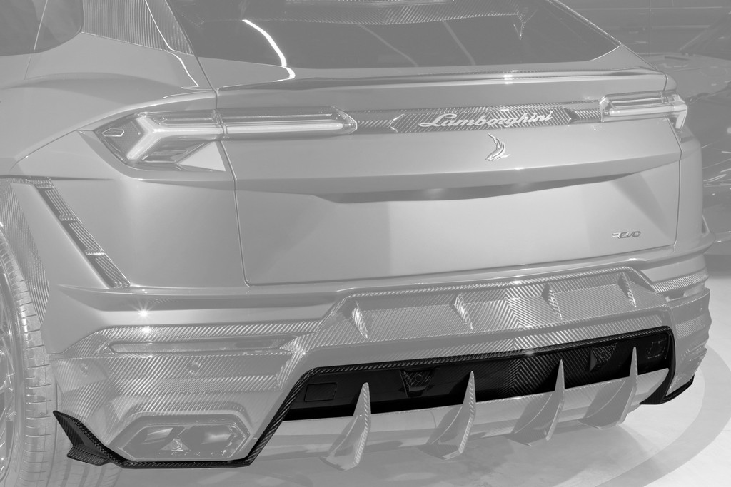 topcar_carbon_gloss_rear_bumper_diffuser_top_part_for_lamborghini_urus_revo_limited_edition_2_0_featured