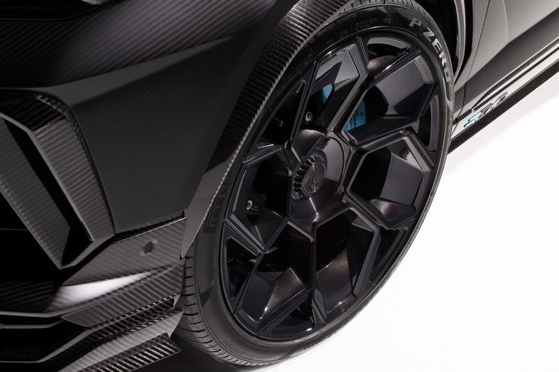 TopCar Body Kit with Carbon Parts for URUS R'Evo Carbon Edition