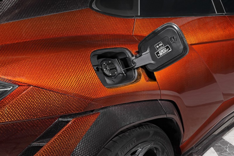 TopCar Stealth Carbon Fuel Cap for URUS R’Evo Stealth Edition