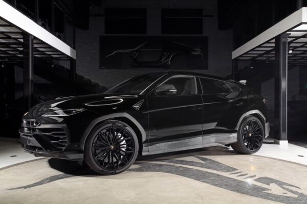 TopCar Fender Extensions (6 Pcs) in Visible Carbon Fiber for Lamborghini Urus SE Light Pack