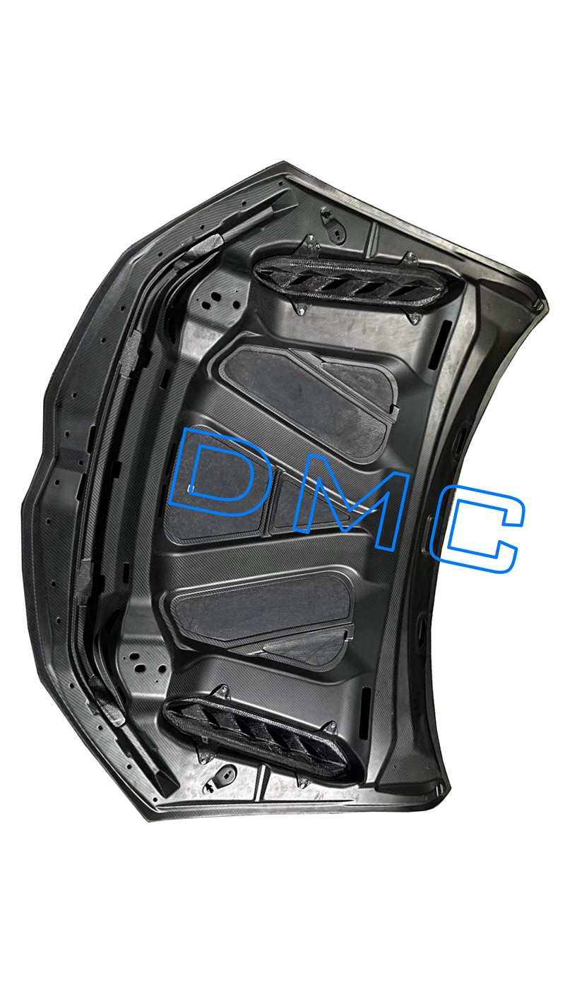 DMC Carbon Fiber Front Hood / Engine Bonnet for Lamborghini Urus Performante & Urus S
